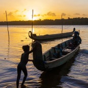 Saint-Jean, Guyane, pirogue sur le Maroni