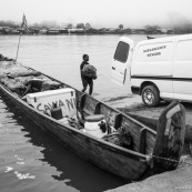 Pirogue à Maripasoula Guyane