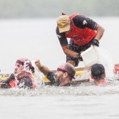 Course de pirogue en Guyane a Montsinery tonnegrande. P12 et P4 (12 places et 4 places). Organise par le club de canoe kayak et pirogue de Cayenne (ASPAG). Deguisements des equipages.