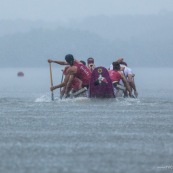 Course de pirogue en Guyane a Montsinery tonnegrande. P12 et P4 (12 places et 4 places). Organise par le club de canoe kayak et pirogue de Cayenne (ASPAG). Deguisements des equipages.