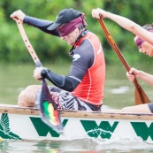 Course de pirogue en Guyane a Montsinery tonnegrande. P12 et P4 (12 places et 4 places). Organise par le club de canoe kayak et pirogue de Cayenne (ASPAG). Deguisements des equipages.