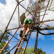 A Ouanary montée sur les antennes de télévision.  Guyane.