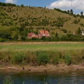 Coteaux de l'Aa en arriËre plan : surnommÈ Ègalement Mont du GÈant. L'Aa est au premier plan. PrÈsence de Canards colvert.