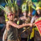 Carnaval de Guyane. Parade de Kourou 2017. Deguisement. Touloulou. Masques. Costumes. Marionnettes. Diables rouges. Noir marron. Neg marron. Balayeuses.