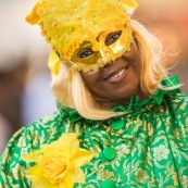 Carnaval de Guyane. Parade de Kourou 2017. Deguisement. Touloulou. Masques. Costumes. Marionnettes. Diables rouges. Noir marron. Neg marron. Balayeuses.
