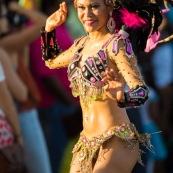 Carnaval de Guyane. Parade de Kourou 2017. Deguisement. Touloulou. Masques. Costumes. Marionnettes. Diables rouges. Noir marron. Neg marron. Balayeuses.