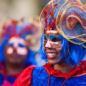 Carnaval de Guyane. Parade du littoral à Kourou. Deguisement. Touloulou. Masques. Costumes. Marionnettes. Diables rouges. Noir marron. Neg marron. Balayseuses.