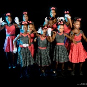 Carnaval de Maripasoula en Guyane. 2017. Costumes. Déguisements. En studio sur la place du bourg.