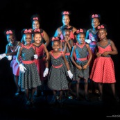 Carnaval de Maripasoula en Guyane. 2017. Costumes. Déguisements. En studio sur la place du bourg.