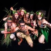 Carnaval de Maripasoula en Guyane. 2017. Costumes. Déguisements. En studio sur la place du bourg.