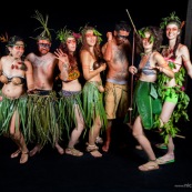 Carnaval de Maripasoula en Guyane. 2017. Costumes. Déguisements. En studio sur la place du bourg.