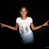 Portraits en studio à Maripsaoula. Enfants et adultes. Portrait.