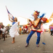 Carnaval de Guyane. Parade de Kourou 2017. Deguisement. Touloulou. Masques. Costumes. Marionnettes. Diables rouges. Noir marron. Neg marron. Balayeuses.
