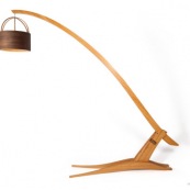 Mobilier design contemporain en bois massif de Guyane. Meuble. Marque DISSI. Lampe en Manil.