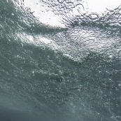 Surface de l'eau. Guadeloupe. Mer. Sous la pluie.