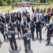 Crise sociale en Guyane. 4 avril 2017. Manifestation à Kourou, aux pieds du CSG (Centre Spatial Guyanais).