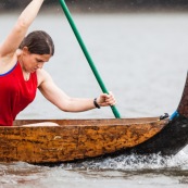 Course de pirogue en Guyane a Montsinery tonnegrande. P12 et P4 (12 places et 4 places). Organise par le club de canoe kayak et pirogue de Cayenne (ASPAG). Deguisements des equipages.