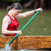 Course de pirogue en Guyane a Montsinery tonnegrande. P12 et P4 (12 places et 4 places). Organise par le club de canoe kayak et pirogue de Cayenne (ASPAG). Deguisements des equipages.