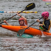 Kayak polo sur le lac saccharin pres du Rorota en Guyane Francaise (Remire Montjoly). Sport d'equipes avec ballon en Kayak. En exterieur. Terrain.