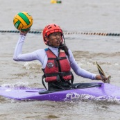 Kayak polo sur le lac saccharin pres du Rorota en Guyane Francaise (Remire Montjoly). Sport d'equipes avec ballon en Kayak. En exterieur. Terrain.