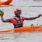 Kayak polo sur le lac saccharin pres du Rorota en Guyane Francaise (Remire Montjoly). Sport d'equipes avec ballon en Kayak. En exterieur. Terrain.