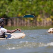 Kayak polo sur le lac saccharin pres du Rorota en Guyane Francaise (Remire Montjoly). Sport d'equipes avec ballon en Kayak. En exterieur. Terrain. Entrainement avec Franck Besson, champion du monde de la discipline.