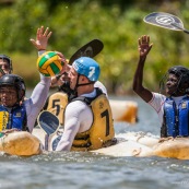 Kayak polo sur le lac saccharin pres du Rorota en Guyane Francaise (Remire Montjoly). Sport d'equipes avec ballon en Kayak. En exterieur. Terrain. Entrainement avec Franck Besson, champion du monde de la discipline.