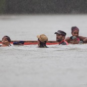 Course de pirogue en Guyane a Montsinery tonnegrande. P12 et P4 (12 places et 4 places). Organise par le club de canoe kayak et pirogue de Cayenne (ASPAG). Deguisements des equipages.