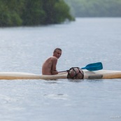 Course de pirogue en Guyane a Montsinery tonnegrande. P12 et P4 (12 places et 4 places). Organise par le club de canoe kayak et pirogue de Cayenne (ASPAG). Deguisements des equipages.