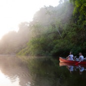 Canoe le matin au levé du soleil.  Foret tropicale amazonienne. Du cote du fleuve Oyapock pres de la roche canari zozo. Photographe et observation.