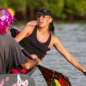 Course de pirogue en Guyane a Montsinery tonnegrande. P12 et P4 (12 places et 4 places). Organise par le club de canoe kayak et pirogue de Cayenne (ASPAG). Deguisements des equipages.