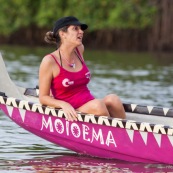 Course de pirogue en Guyane a Montsinery tonnegrande. P12 et P4 (12 places et 4 places). Organise par le club de canoe kayak et pirogue de Cayenne (ASPAG). Deguisements des equipages.