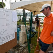 Course de pirogue en Guyane a Montsinery tonnegrande. P12 et P4 (12 places et 4 places). Organise par le club de canoe kayak et pirogue de Cayenne (ASPAG). Deguisements des equipages.