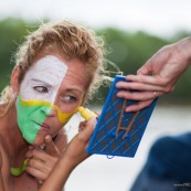 Course de pirogue en Guyane a Montsinery tonnegrande. P12 et P4 (12 places et 4 places). Organise par le club de canoe kayak et pirogue de Cayenne (ASPAG). Deguisements des equipages.