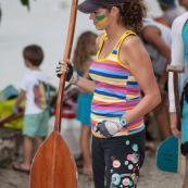 Course de pirogue en Guyane a Montsinery tonnegrande. P12 et P4 (12 places et 4 places). Organise par le club de canoe kayak et pirogue de Cayenne (ASPAG). Deguisements des equipages.