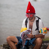 Course de pirogue en Guyane a Montsinery tonnegrande. P12 et P4 (12 places et 4 places). Organise par le club de canoe kayak et pirogue de Cayenne (ASPAG). Deguisements des equipages.