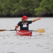 Course de pirogue en Guyane a Montsinery tonnegrande. P12 et P4 (12 places et 4 places). Organise par le club de canoe kayak et pirogue de Cayenne (ASPAG). Deguisements des equipages.