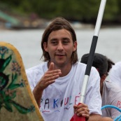 Course de pirogue en Guyane a Montsinery tonnegrande. P12 et P4 (12 places et 4 places). Organise par le club de canoe kayak et pirogue de Cayenne (ASPAG). Deguisements des equipages.