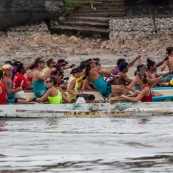 Course de pirogue en Guyane a Montsinery tonnegrande. P12 et P4 (12 places et 4 places). Organise par le club de canoe kayak et pirogue de Cayenne (ASPAG). Deguisements des equipages.