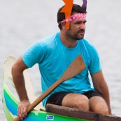 Course de pirogue en Guyane a Montsinery tonnegrande. P12 et P4 (12 places et 4 places). Organise par le club de canoe kayak et pirogue de Cayenne (ASPAG). Deguisements des equipages.