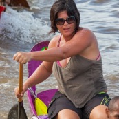 Course de pirogue en Guyane a Montsinery tonnegrande. P12 et P4 (12 places et 4 places). Organise par le club de canoe kayak et pirogue de Cayenne (ASPAG). Deguisements des equipages.