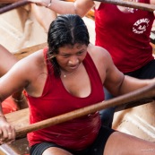 Course de pirogue en Guyane a Montsinery tonnegrande. P12 et P4 (12 places et 4 places). Organise par le club de canoe kayak et pirogue de Cayenne (ASPAG). Deguisements des equipages.