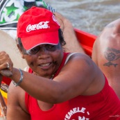 Course de pirogue en Guyane a Montsinery tonnegrande. P12 et P4 (12 places et 4 places). Organise par le club de canoe kayak et pirogue de Cayenne (ASPAG). Deguisements des equipages.