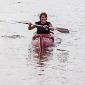 Course de pirogue en Guyane a Montsinery tonnegrande. P12 et P4 (12 places et 4 places). Organise par le club de canoe kayak et pirogue de Cayenne (ASPAG). Deguisements des equipages.