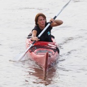 Course de pirogue en Guyane a Montsinery tonnegrande. P12 et P4 (12 places et 4 places). Organise par le club de canoe kayak et pirogue de Cayenne (ASPAG). Deguisements des equipages.