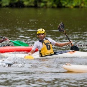 Kayak polo sur le lac saccharin pres du Rorota en Guyane Francaise (Remire Montjoly). Sport d'equipes avec ballon en Kayak. En exterieur. Terrain.