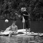 Kayak polo sur le lac saccharin pres du Rorota en Guyane Francaise (Remire Montjoly). Sport d'equipes avec ballon en Kayak. En exterieur. Terrain.