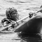 Kayak polo sur le lac saccharin pres du Rorota en Guyane Francaise (Remire Montjoly). Sport d'equipes avec ballon en Kayak. En exterieur. Terrain.