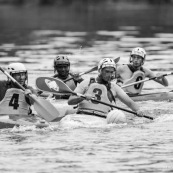 Kayak polo sur le lac saccharin pres du Rorota en Guyane Francaise (Remire Montjoly). Sport d'equipes avec ballon en Kayak. En exterieur. Terrain.