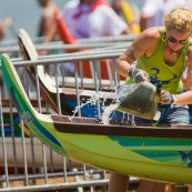 Competition de pirogue a Kourou (Guyane francaise) : les maitres de la pagaie. Sur le lac bois chaudat. Pirogue : P12 (12 places).